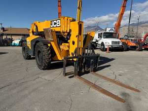 Manipulador Telescópico Manual JCB Usado 512-56 / 512-26TC, Altura de Elevación 17m, 5443kg, Altura de Horquilla 90mm, Todoterreno - Product Image 4