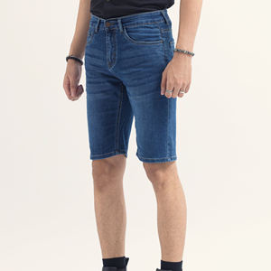 Short en jean streetwear à logo personnalisé pour hommes avec chaîne et design en relief personnalisé Short en jean avec pierres pour hommes - Product Image 4