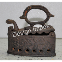 Sculpture en fer vintage, objets décoratifs anciens, modèle de décoration pour la maison et le jardin, objets artisanaux en fer, décoration d'objets anciens.