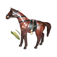 Vente en gros de figurines de chevaux en cuir durables, écologiques et faites à la main, décoration de table moderne pour le bureau, l'hôtel, le restaurant
