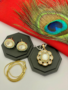 Conjunto de colgante de polki tradicional con pendientes para mujeres y niñas, ideal para bodas, novias, festivas, étnicas, informales y de fiesta - Product Image 6