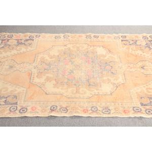 Tapis vintage Accent 4,1x7,3 pieds, tapis turc, orange rose géométrique avec éléments floraux - Product Image 3