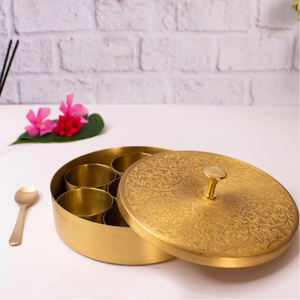 Accessoires de Puja Pot de Puja en laiton pur avec 7 tasses et cuillère Boîte de rangement en laiton naturel pour Puja - Product Image 1