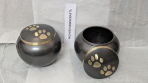 โกศสัตว์เลี้ยงโลหะ Odyssey พร้อมสลักรอยเท้าสีทอง |   โกศเผาศพสัตว์เลี้ยงขายส่งจากโรงงานโดยตรง - Product Image 4