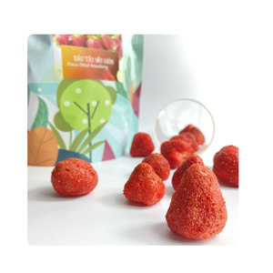 Nos fraises lyophilisées sont légères, croustillantes et emballées avec l'essence complète de fraises fraîches, ce qui en fait un parfait - Product Image 3