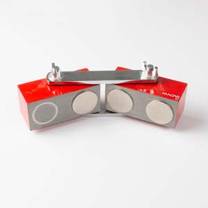 Blocchi di serraggio magnetici con bracci di guida - Product Image 1