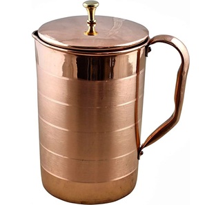 Vaso de metal de cobre hecho a mano Con exterior pulido brillante Ideal para regalar y rutinas diarias de consumo de agua - Product Image 1
