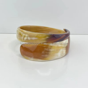 กำไลข้อมือสีฮอร์นธรรมชาติทำด้วยมือเครื่องประดับรูปเขาควาย & วัวสำหรับงานแต่งงานความรักและความโรแมนติกโดย fwe - Product Image 6