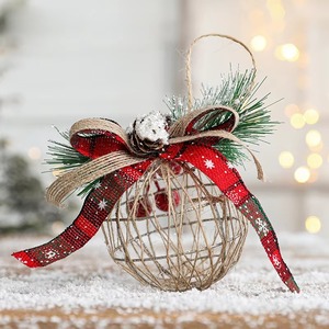 Belle boule de Noël en métal et scintillante accessoire de Noël suspendu article incroyable pour la saison des fêtes - Product Image 2