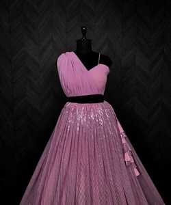 ชุดเลเฮนกาโชลีผ้าคอตตอนผสมไหมแฟชั่น ราคาขายส่ง ผ้าจอร์เจตต์ ปักลายประดับเลื่อม พร้อมผ้าคลุมไหล่ สไตล์อินเดีย-ปากีสถาน - Product Image 1