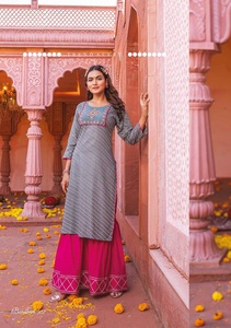 El último vestido estampado Heavy Rayon Bandhej con bordado Gotta Pati y colección de trajes de trabajo de encaje - Product Image 3