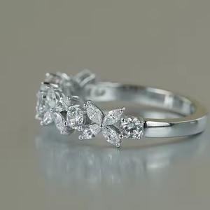 Bague en diamant Moissanite originale à la mode pour femmes Bijoux en argent sterling 925 avec trèfle à quatre feuilles Marquise Design pour les fêtes - Product Image 4