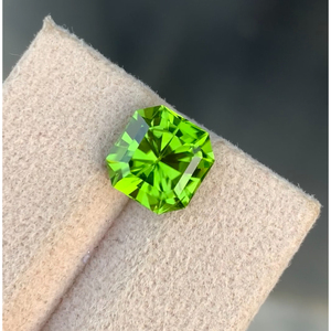Peridoto Verde Natural de Corte de Precisión de 3.68 CT de la Mina Supat, Pakistán, 8.7x8.5x6.0mm, Limpio a la Vista - Product Image 1