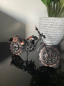 Elegante Escultura Decorativa de Motocicleta para Exhibición en Mesa, Ideal para Hogar, Oficina, Cafetería, Eventos, Regalos, Decoración Vintage de Alta Calidad - Product Image 4