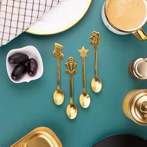 Ensemble de cuillères festives avec manche de Noël design, couverts élégants parfaits pour les décorations de table de fête, les repas à domicile et les restaurants - Product Image 1