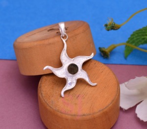 Pendentif statement en forme d'étoile en argent sterling 925 plaqué or massif avec pierre précieuse blanche Molda, classique pour mariage, fiançailles, fête - Product Image 3