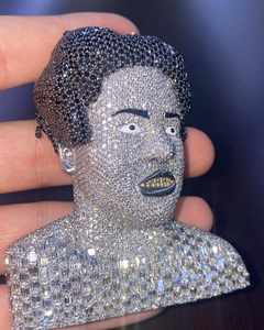 Colgante de Lujo con Diseño de Busto de Rostro Estilo Hip Hop, con Incrustaciones de Moissanita y Acabado con Aspecto de Diamante, Joyería de Alta Gama - Product Image 2