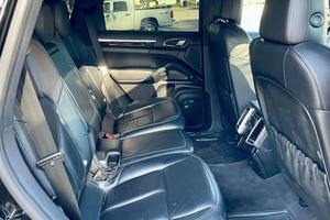 Nuevo y Más Vendido para Cayenne S Híbrido Diésel SUV, Cuero Oscuro, Techo Solar, Rendimiento Eficiente, Caja de Cambios Semiautomática - Product Image 4