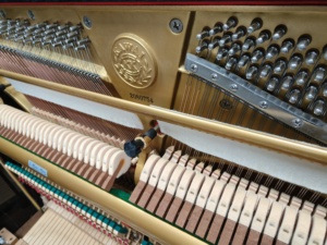 Piano Vertical Yamaha US7X Negro para Músicos Profesionales, Piano Japonés de Segunda Mano, Madera Sólida, 88 Teclas, US US-7X US - Product Image 6