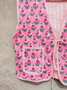 Veste en coton unisexe imprimée à la main manteau d'hiver matelassé Kantha court de style bohème fait à la main vêtements d'extérieur indiens décontractés pour femmes - Product Image 4