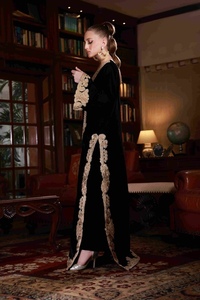 ชุดสูทกำมะหยี่ปากีสถานแบบดั้งเดิมของอินเดีย - Product Image 4