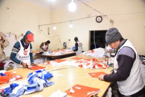 Trendy Men Streetwear Chándal Conjunto Logotipo personalizado Cremallera Sudadera con capucha y pantalones Jogger - Product Image 5