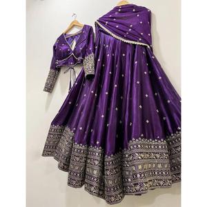 Ensemble Lehenga Choli Dupatta en soie chinon semi-cousu brodé réversible pour les occasions de fête et les tenues décontractées Code Renuka - Product Image 1