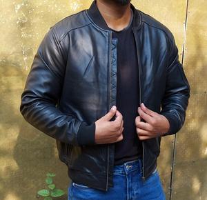 Chaqueta de cuero genuino hecha a mano para hombres con costuras fuertes de acabado suave y forro interior cómodo para el día a día moderno - Product Image 6