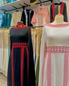 Abaya de luxe de qualité supérieure inspirée de Dubaï à manches longues anti-rides avec des perles lourdes Travail artisanal en soie pour adultes Occasion de prière - Product Image 5
