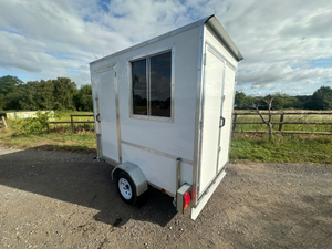 Remorque de bureau de qualité supérieure 8 pieds x 5 pieds avec fenêtre latérale, porte et doubles portes arrière en blanc - Product Image 4