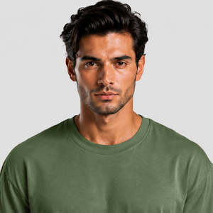 Camiseta Essential Flow en Verde Sólido Elegante, 100% Algodón Jersey 280g, Teñido Liso, Ligera, Transpirable, Diseño Comprimido con Logotipo - Product Image 5