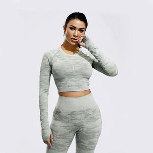 Ensemble de fitness élégant pour femmes avec leggings de yoga à taille élastique assurant un confort extensible et une longue tenue - Product Image 5