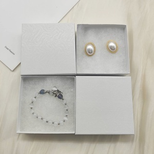 Z33wo 3-1/<span class=keywords><strong>2</strong></span> X3-1/2x15/16 50pcs Trắng Swirl bông đầy hộp giấy các tông Vòng đeo tay & Hộp nhẫn cho trang sức hiển thị bao bì - Product Image 3