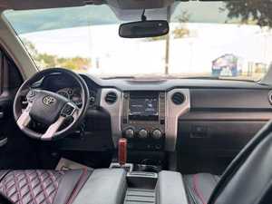 Toyota Tundra SR5 2017 Rojo Brillante Oscuro, Doble Cabina, 4L, Usado, Techo Solar, Asientos de Cuero, Transmisión Automática, Sistema de Navegación R18 - Product Image 5