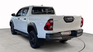 Toyota Hilux 2024 à vendre – Transmission automatique, moteur essence 4.1-6L, sièges en cuir, toit ouvrant, phares LED - Product Image 4