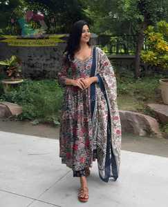 Conjunto de Kurta, Pantalón y Dupatta de Diseñador para Mujer, Traje Tradicional Premium de 3 Piezas, Proveedor Mayorista al Mejor Precio - Product Image 4