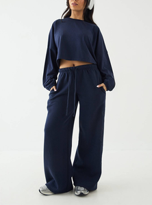 Conjunto de 2 Piezas de Ropa Deportiva Sexy para Mujer Estilo Americano, Top Corto con Detalles y Pantalones con Cintura Elástica, Talla Grande, Algodón - Product Image 2