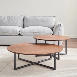 Table cylindrique ronde élégante en or conçue pour les chambres à coucher et les coins décoratifs avec un attrait intemporel - Product Image 3