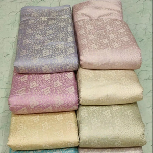 Tela de brocado Jacquard tradicional Satén tejido Satén estampado con acentos de hilo metálico para chaquetas Banarasi Sarees Lehengas - Product Image 1