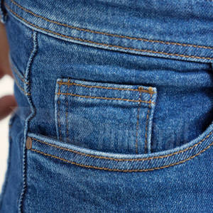 Pantalon en jean léger personnalisé pour hommes avec motif droit de style unique et taille moyenne fabriqué au Pakistan Design décontracté en vente - Product Image 5