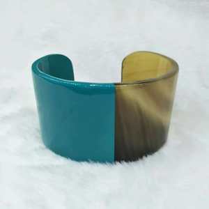 Bracelets en corne de bœuf africaine de luxe, demi-couleur ou bracelets en corne de taureau, meilleure qualité de bracelets en corne par NOORBABA INTERNATIONAL - Product Image 1