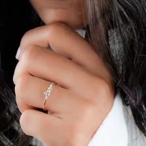 Bague en diamant de laboratoire à trois pierres taille ovale 2.0 CTW trilogie bague de fiançailles en diamant ovale 14k bague de mariée de mariage en or massif - Product Image 5