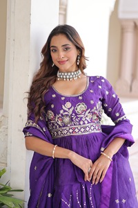 Lehenga Choli Moderno Color Púrpura GOLD CRUSH con Bordado y Lentejuelas, Traje Tradicional Indio para Bodas y Fiestas, Largo Regular, Holgado, para Mujer - Product Image 3