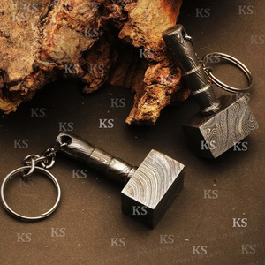 Porte-clés marteau thor en acier damas fait main porte-clés pendentif mini marteau thor en acier damas forgé à la main - Product Image 6