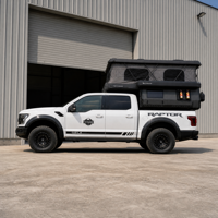 Camping-car rigide pour pick-up, type slide-in, avec cuisine et douche, pour 4x4 et voyages tout-terrain.