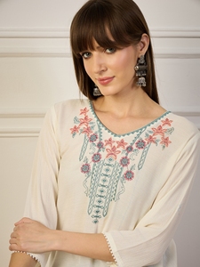 Kurtis Cortos de la Mejor Calidad, Elegantes Túnicas de Viscosa y Rayón con Bordado de Hilo para Mujer, Suministro Disponible en Todo el Mundo - Product Image 4