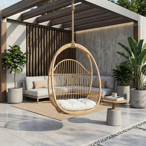 Fauteuil suspendu en rotin naturel Subaliu, chaise balançoire de jardin extérieure Kosovo HC avec coussin en sergé, décoration de patio, design artistique pur - Product Image 4