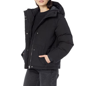 Veste matelassée à capuche pour femme, manteau d'hiver isolé, vêtement d'extérieur chaud et rembourré, élégante veste matelassée noire avec boutons-pression - Product Image 4