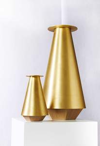 Juego de 2 jarrones de metal para flores, muy vendidos, con detalles hechos a mano que añaden un sentido artístico y una singularidad a la decoración. - Product Image 3