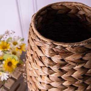 Vase décoratif en jonc de mer combiné à de la jacinthe d'eau Fabriqué au Vietnam Matériau écologique pour la décoration intérieure Vente en gros - Product Image 2